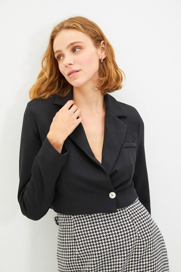 Trendyol Blazer corta negro