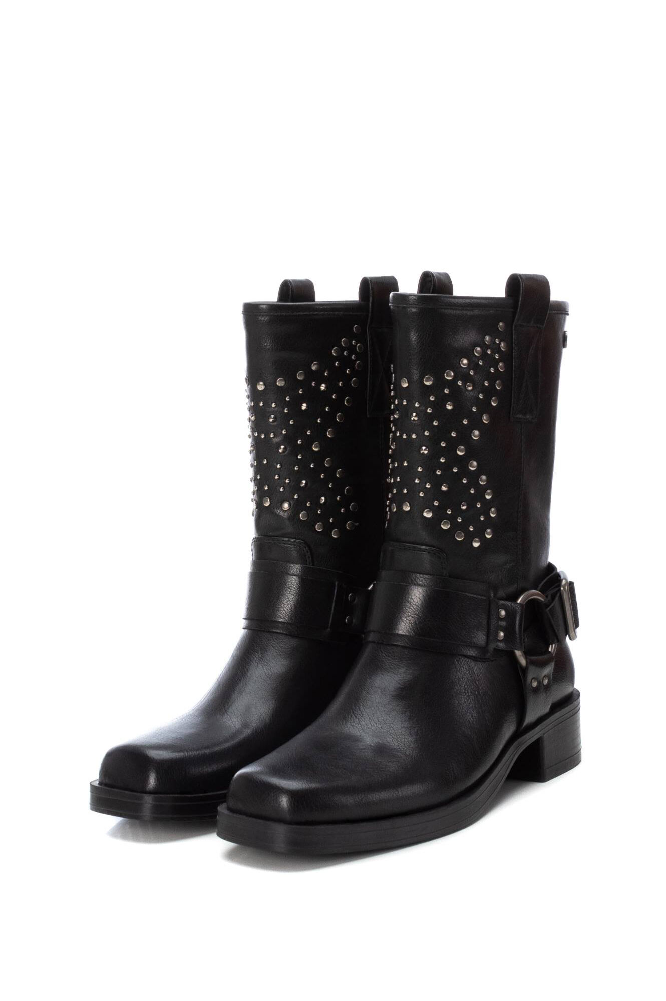 XTI Botin motorista hebilla y tachas horma cuadrada