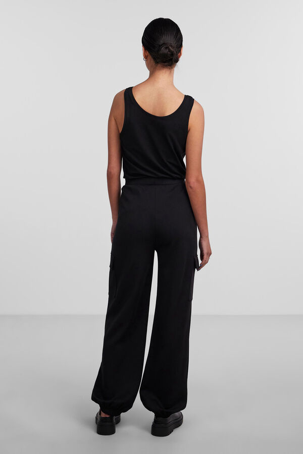 Pieces Pantalón cargo bolsillos laterales negro