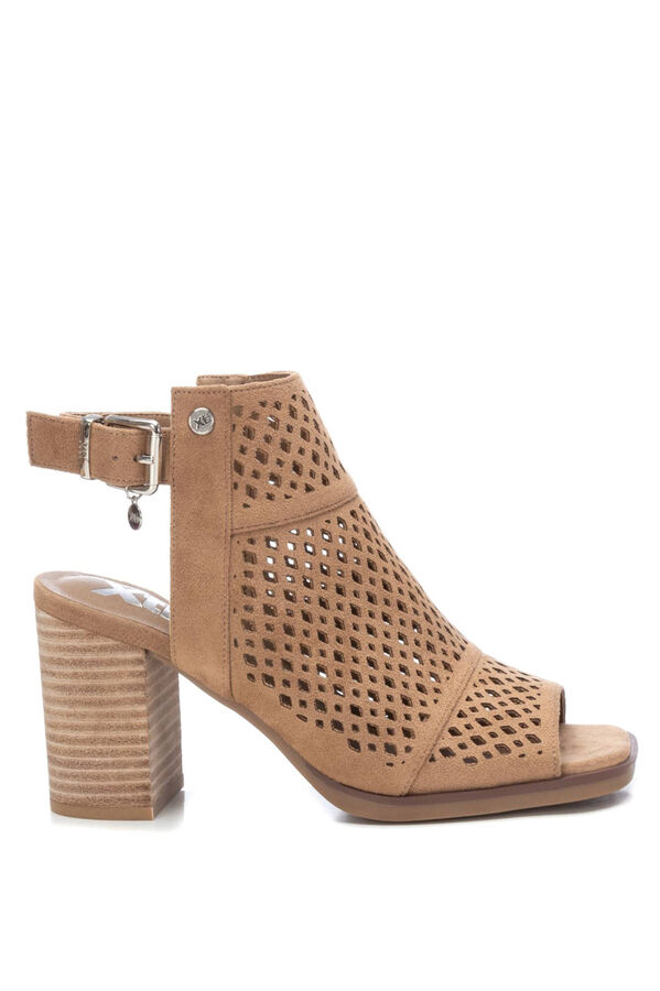 XTI Sandalia abotinada de mujer nude