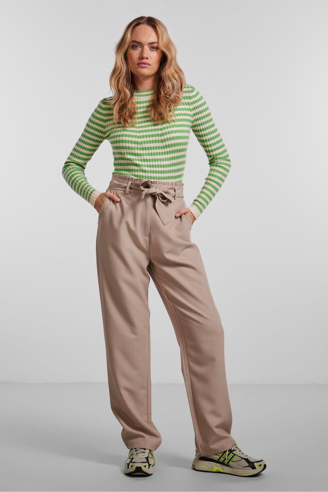 Pieces Pantalon recto de cintura alta