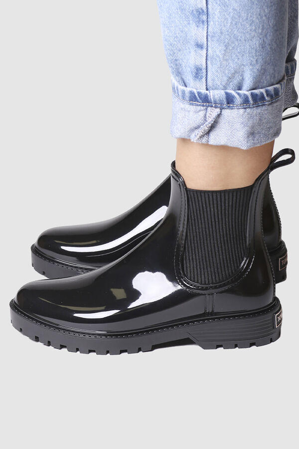 Toni Pons Bot&iacute;n de agua negro