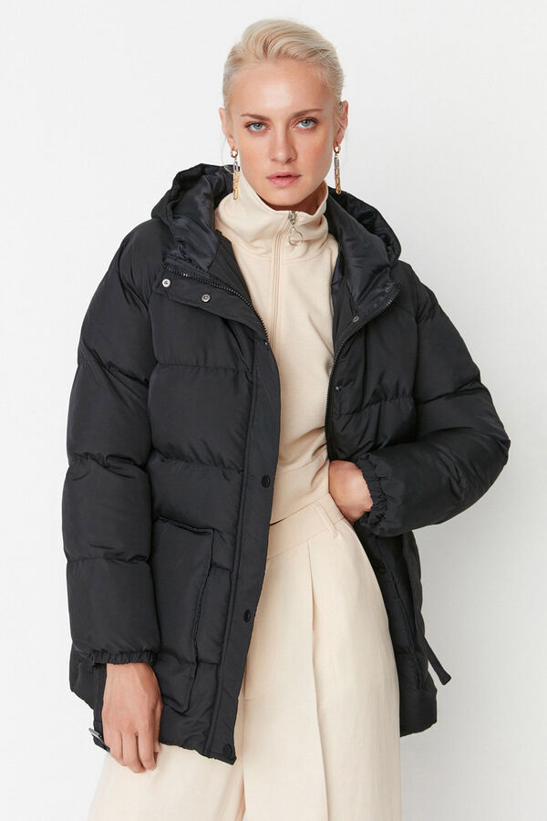 Trendyol Chaqueta acolchada negro