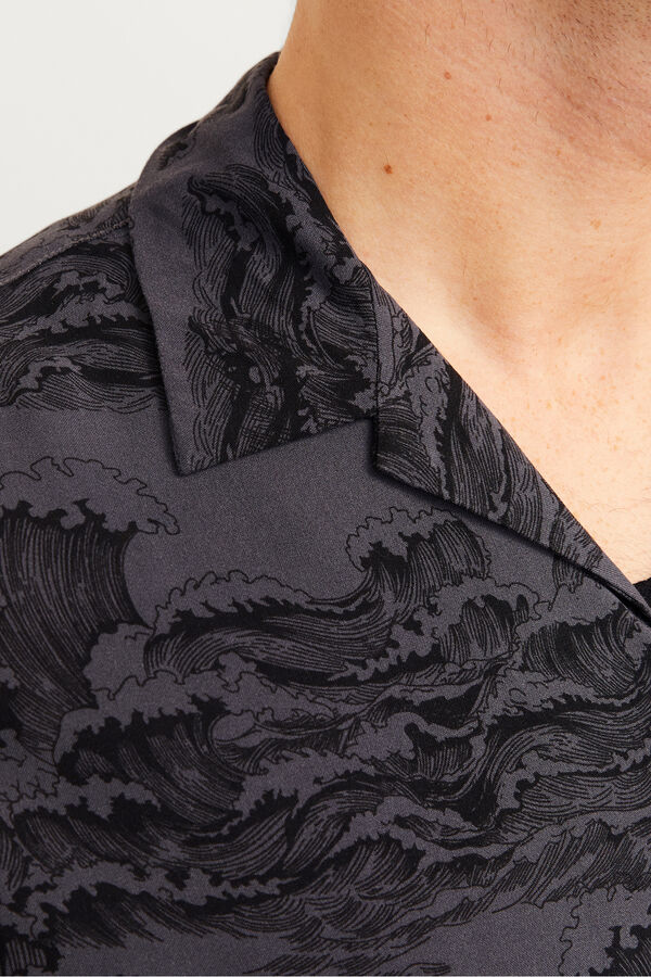 Jack & Jones Camisa estampada com corte descontra&iacute;do cinzento