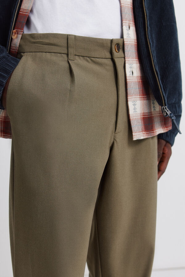 Springfield Pantal&oacute;n comfort pliegues relaxed fit kaki