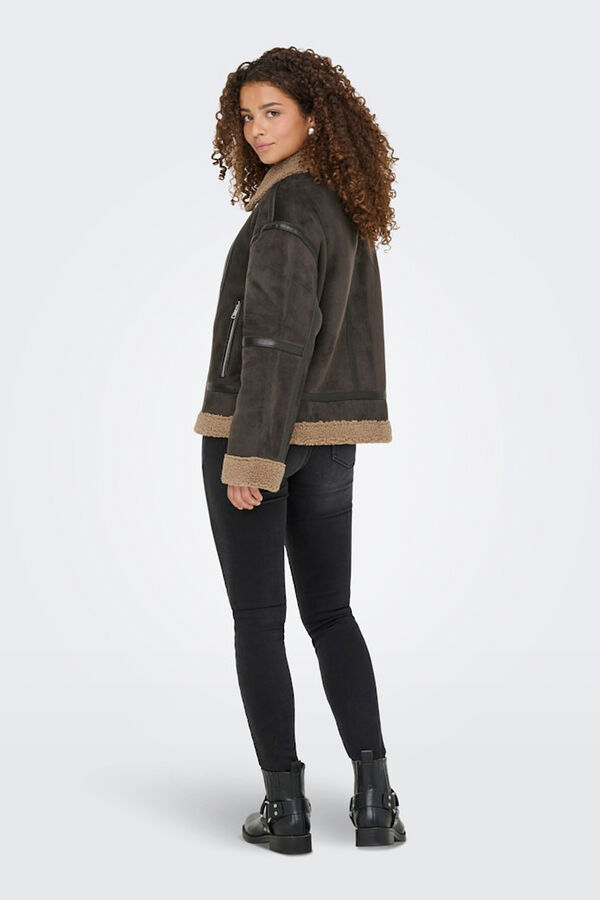 Only Casaco com efeito camur&ccedil;a  castanho