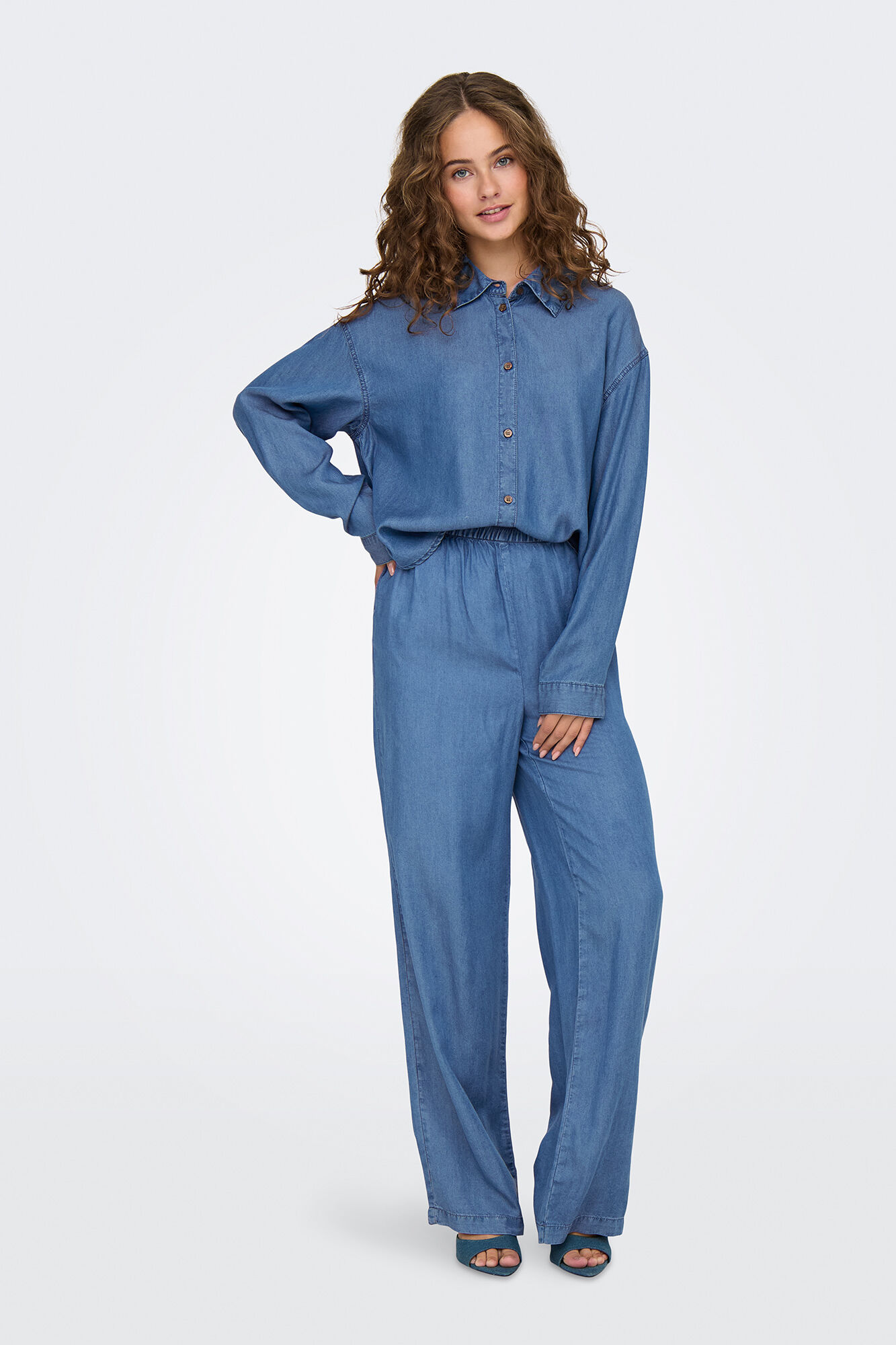 Only Pantal&oacute;n wideleg