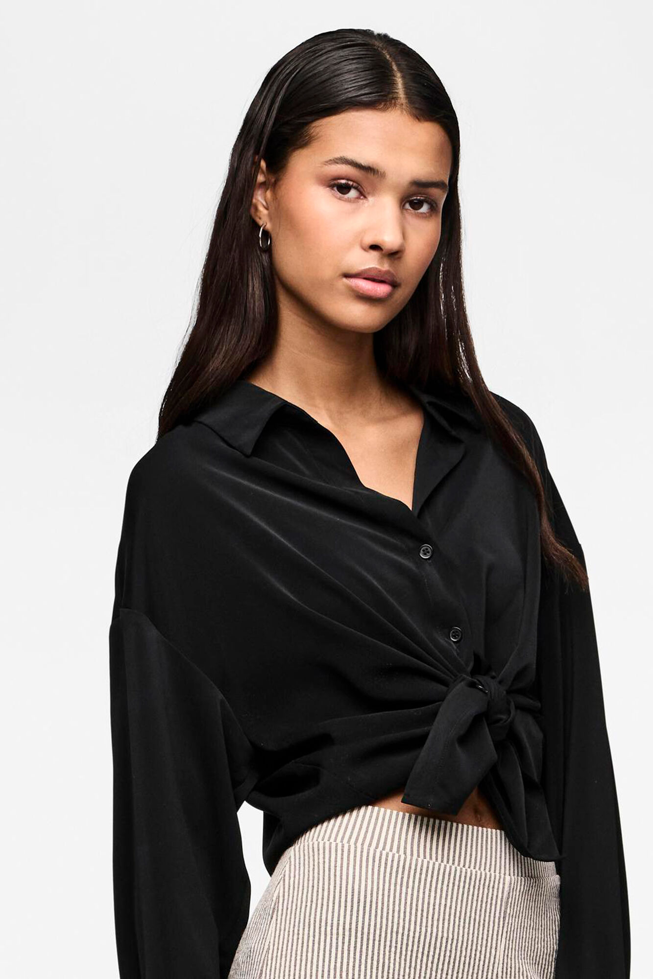 Pieces Camisa b&aacute;sica