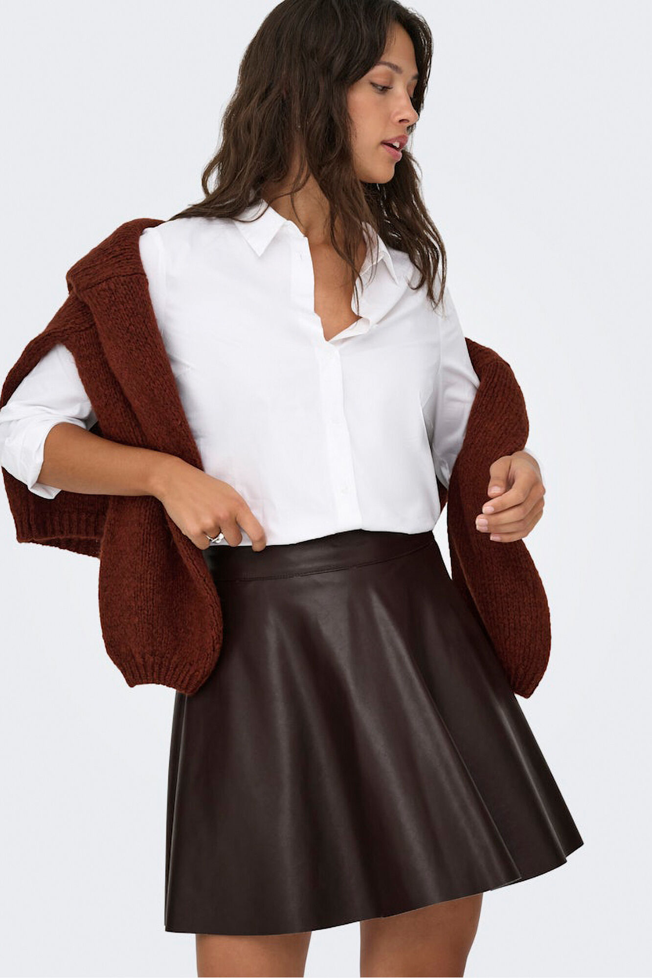 Only Saia curta de couro vegano