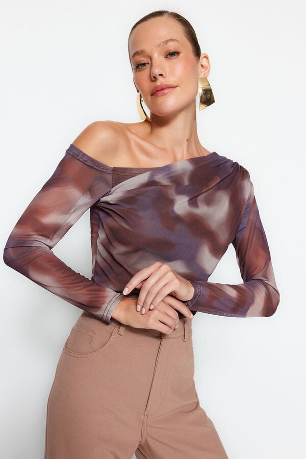 Trendyol Blusa con cuello asim&eacute;trico tostado