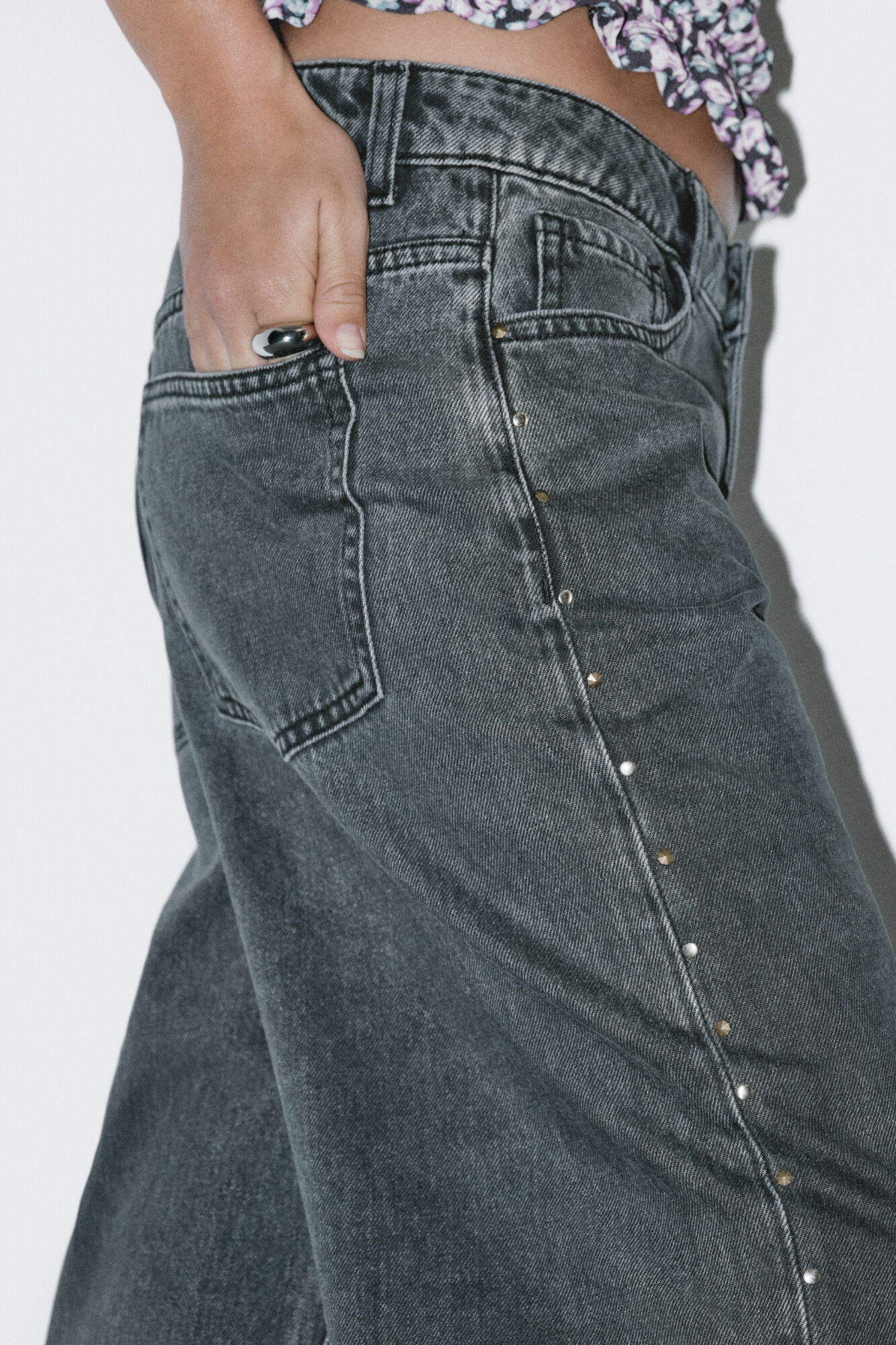 Springfield Cal&ccedil;a jeans com tachas largas 