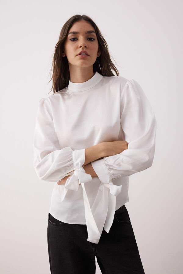 Trendyol Blusa sat&eacute;n con lazo blanco