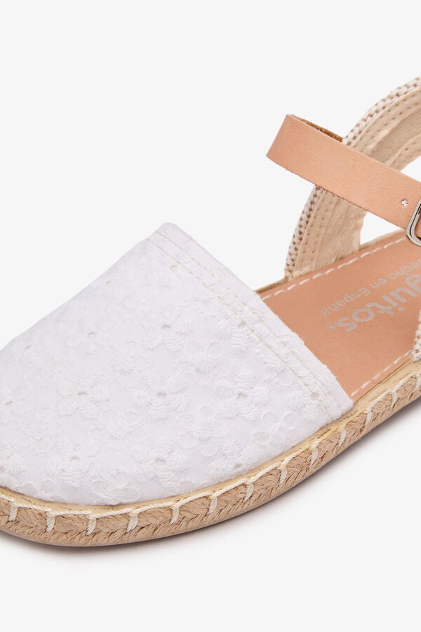 Conguitos Alpargatas bordadas con hebilla blanco