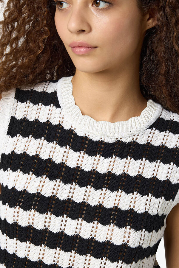 Noisy May Top Crochet de Manga Sisa: Fresco y Moderno gris