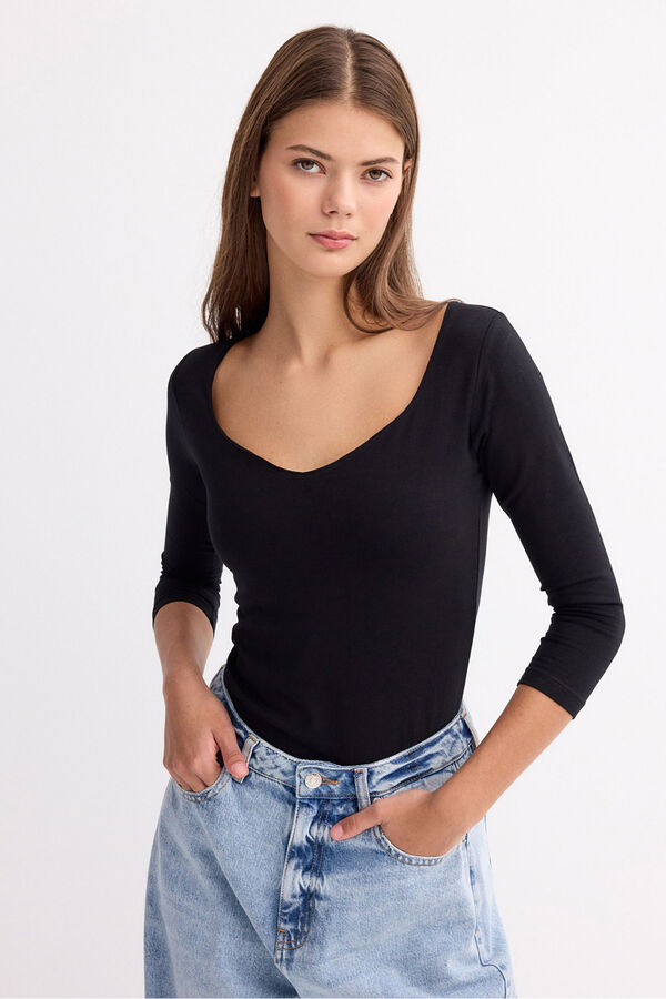 Inside Camiseta Escote Coraz&oacute;n negro