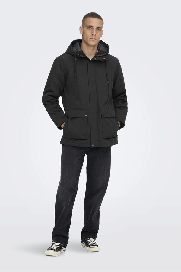 Only & Sons Parka de hombre con capucha ajustable con cord&oacute;n y bolsillos frontales. negro