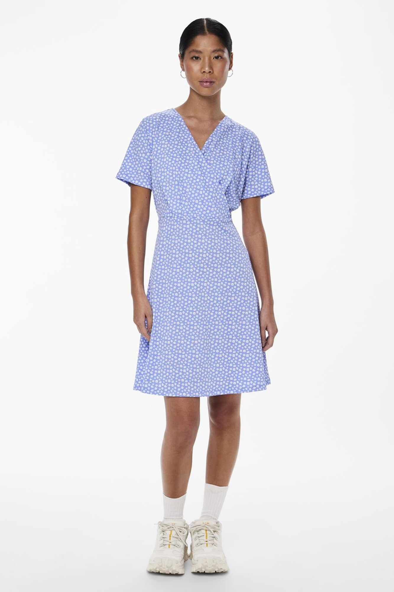 Pieces Vestido corto manga corta