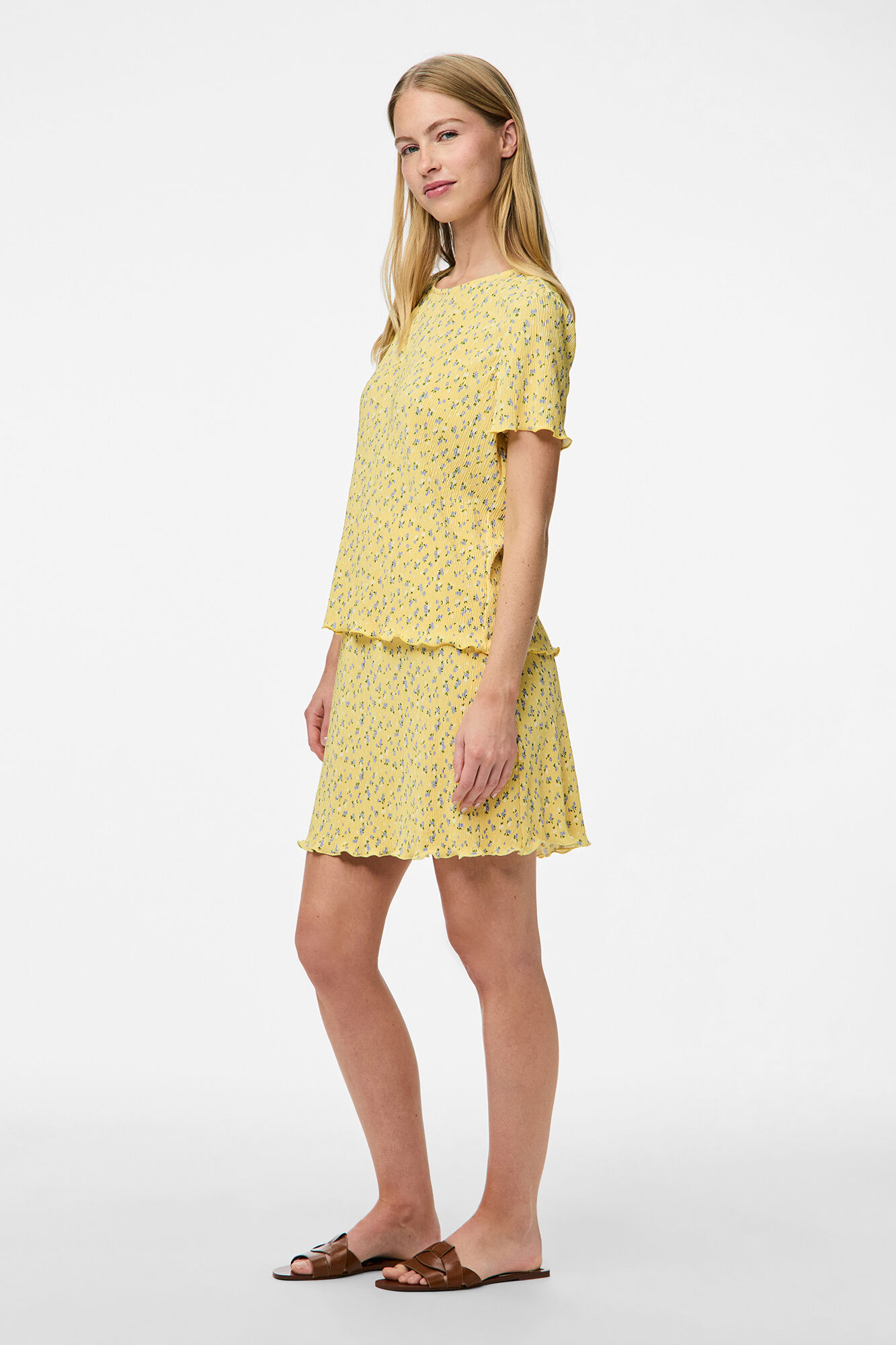 Pieces Falda corta de flores