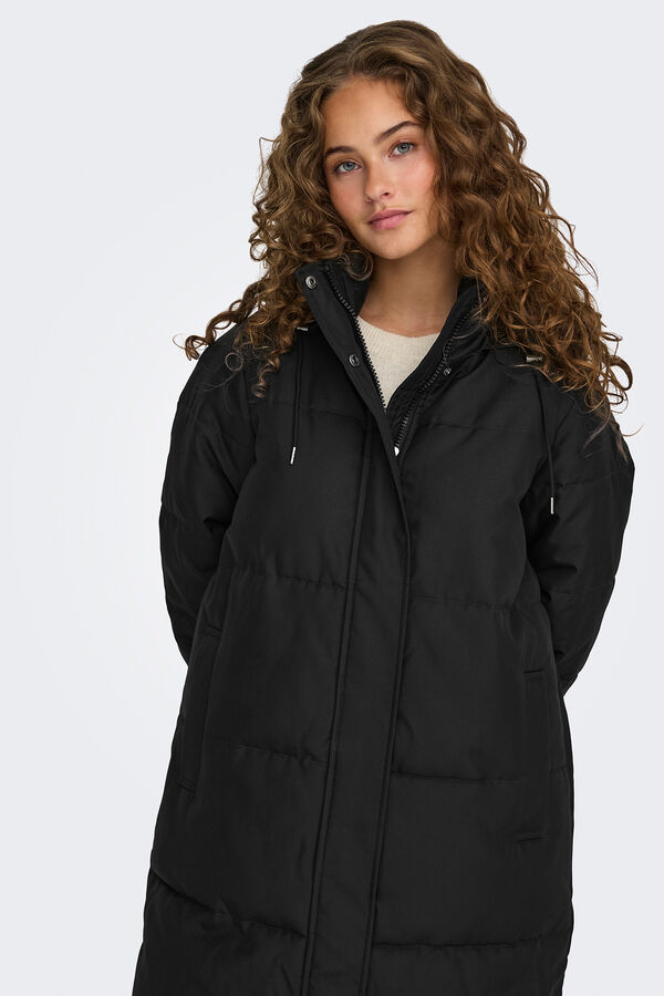 Only Sobretudo comprido com capuz preto