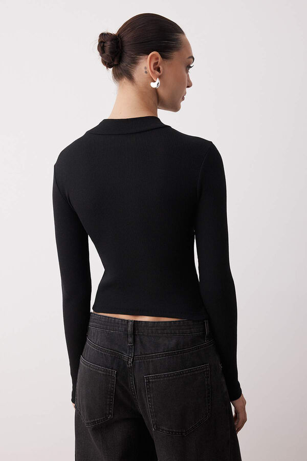 Trendyol Blusa cut-out negro