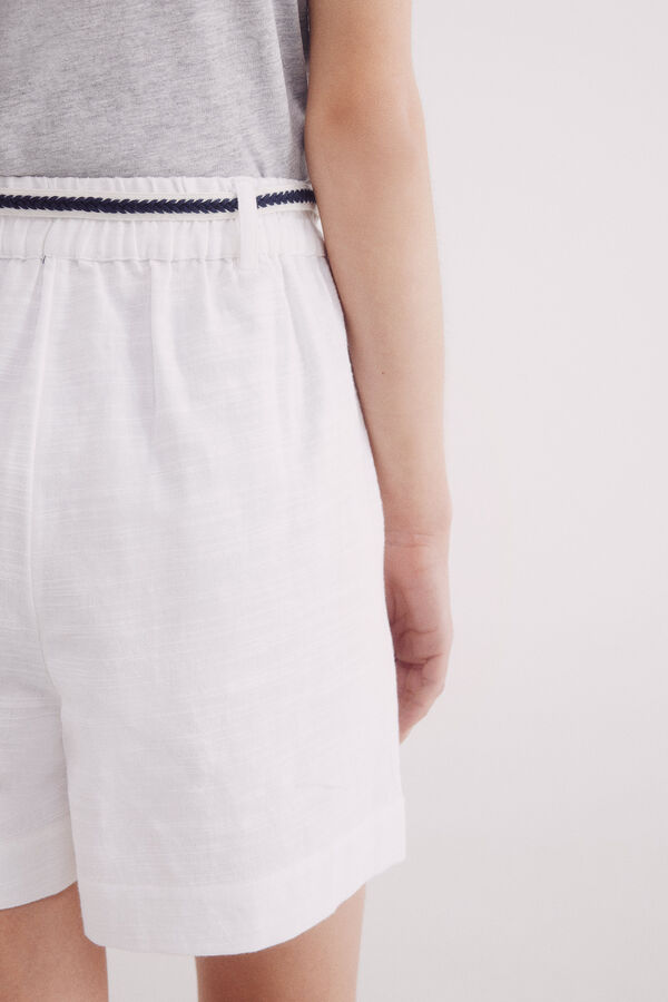 Springfield Shorts com cinto de algod&atilde;o r&uacute;stico branco