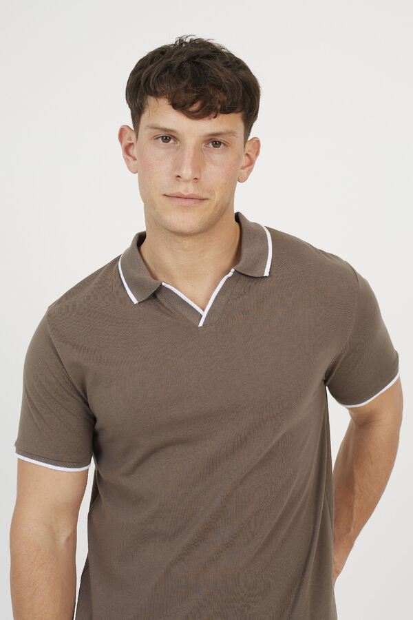 Brave Soul Polo con color en contraste marr&oacute;n