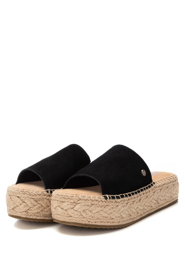 XTI Sand&aacute;lia plataforma feminina preto