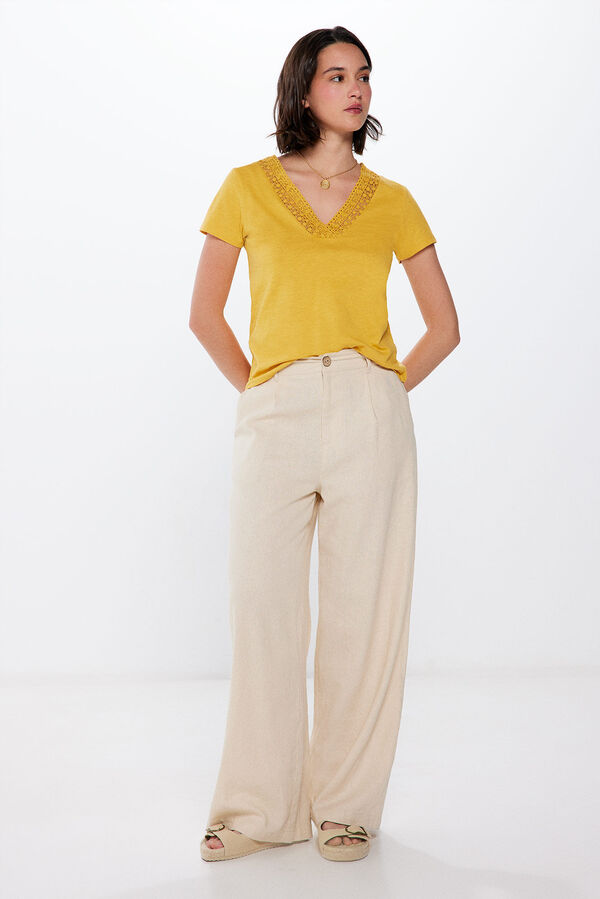 Springfield Camiseta Escote Pico Crochet amarillo