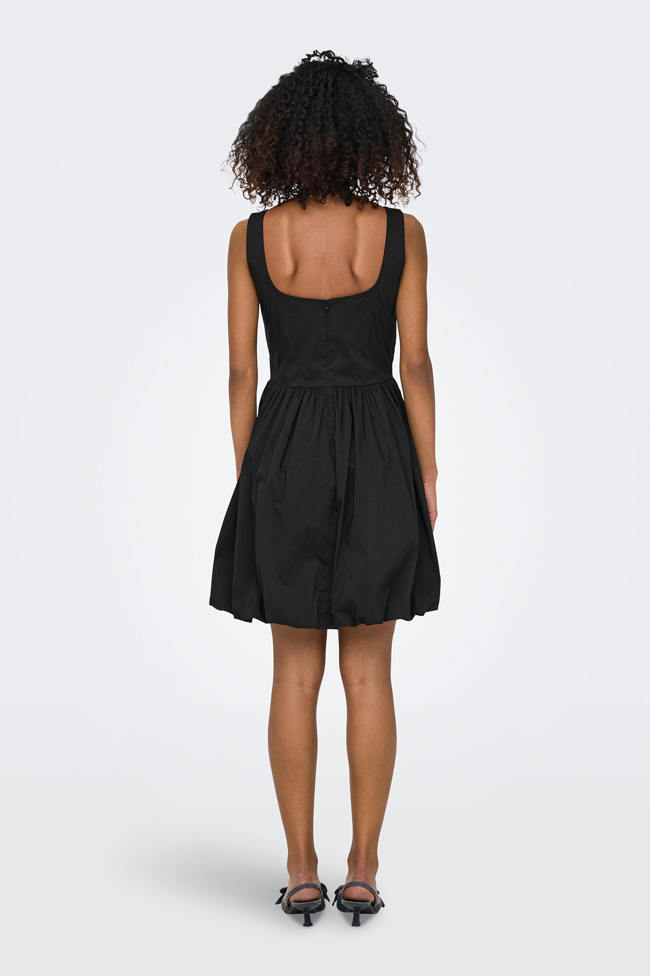 JDY Vestido curto com saia bal&atilde;o