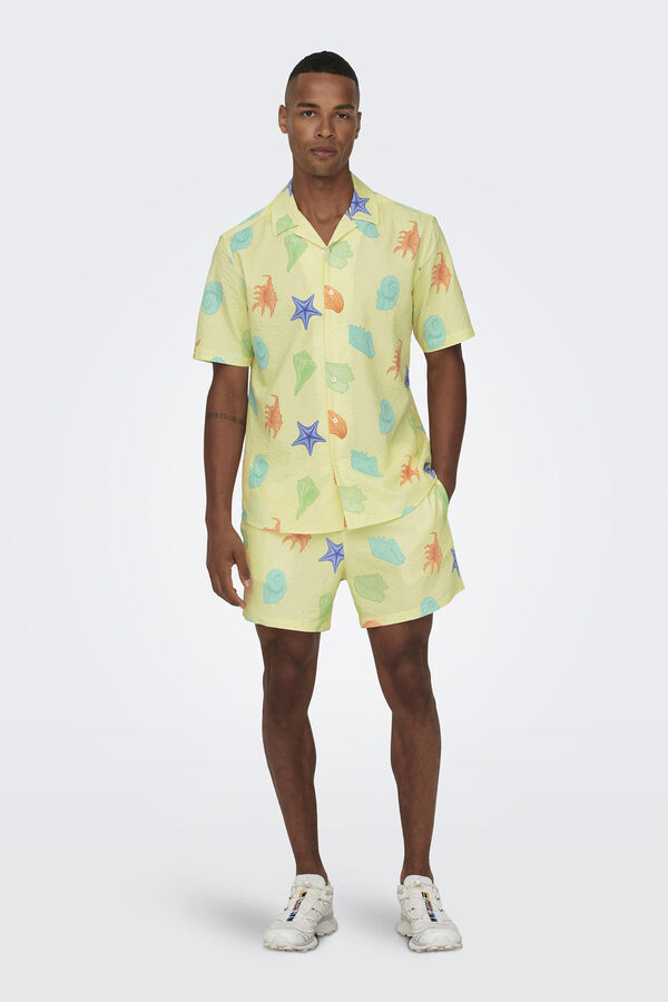 Only & Sons Ba&ntilde;ador estampado amarillo