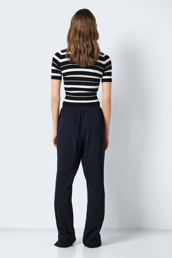 Noisy May Top de punto manga corta negro