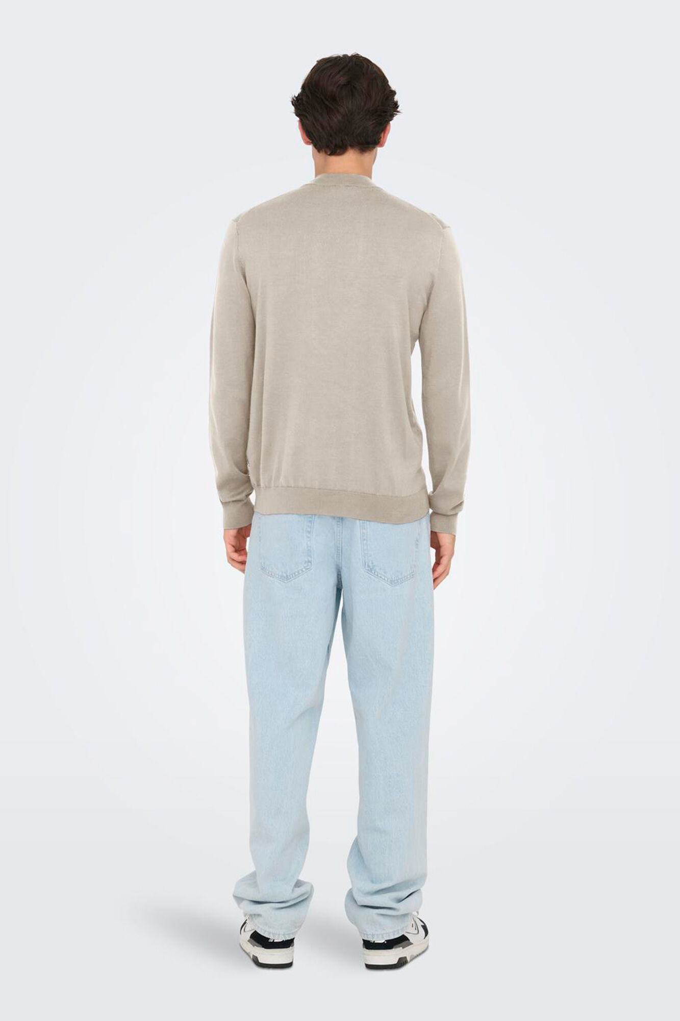 Only & Sons Su&eacute;ter masculino com gola simulada. Corte regular.