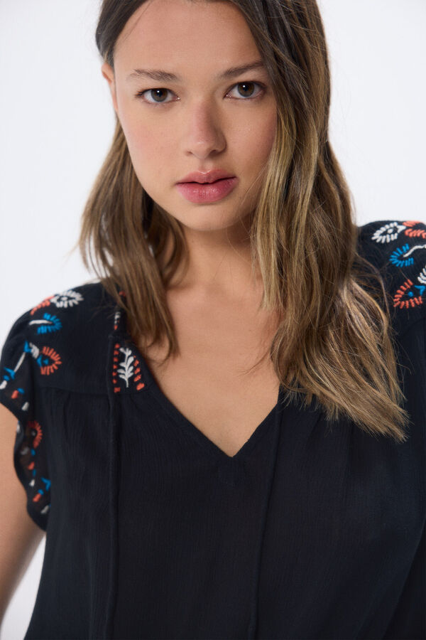 Springfield Blusa fluida bordados negro