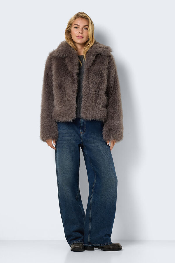 Noisy May Abrigo corto de pelo largo gris