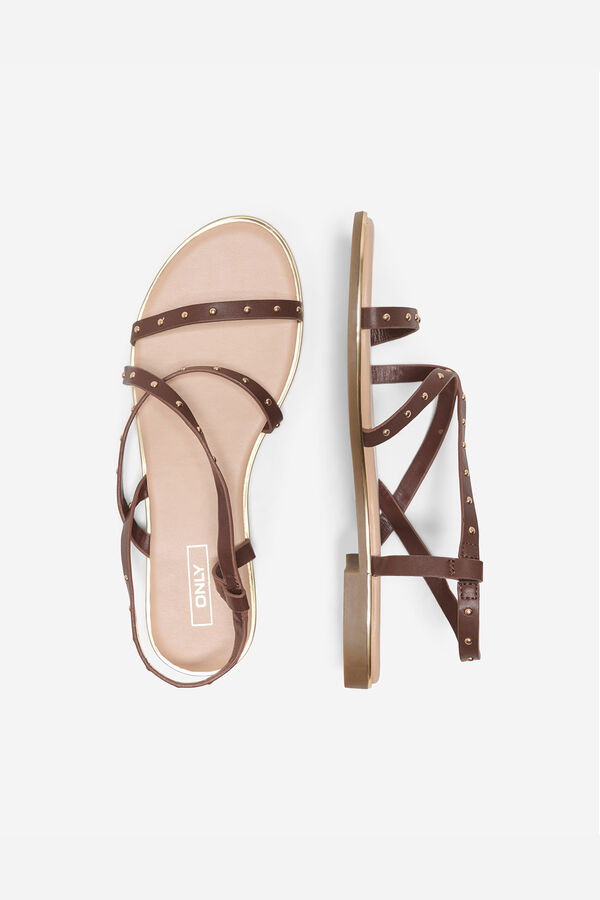 Only Shoes Sandalia plana tiras tachas marr&oacute;n