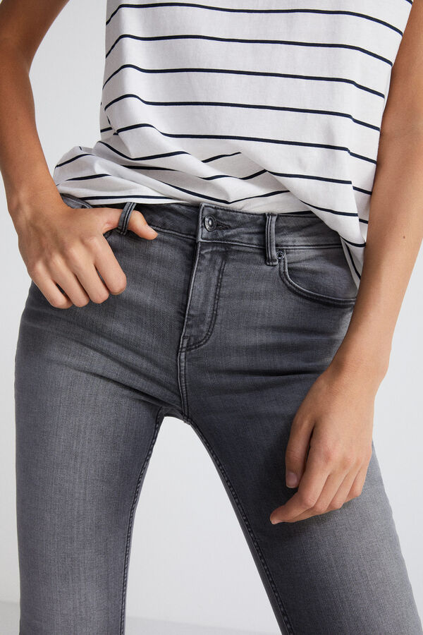 Springfield Jeans Slim Lavado Sostenible gris oscuro