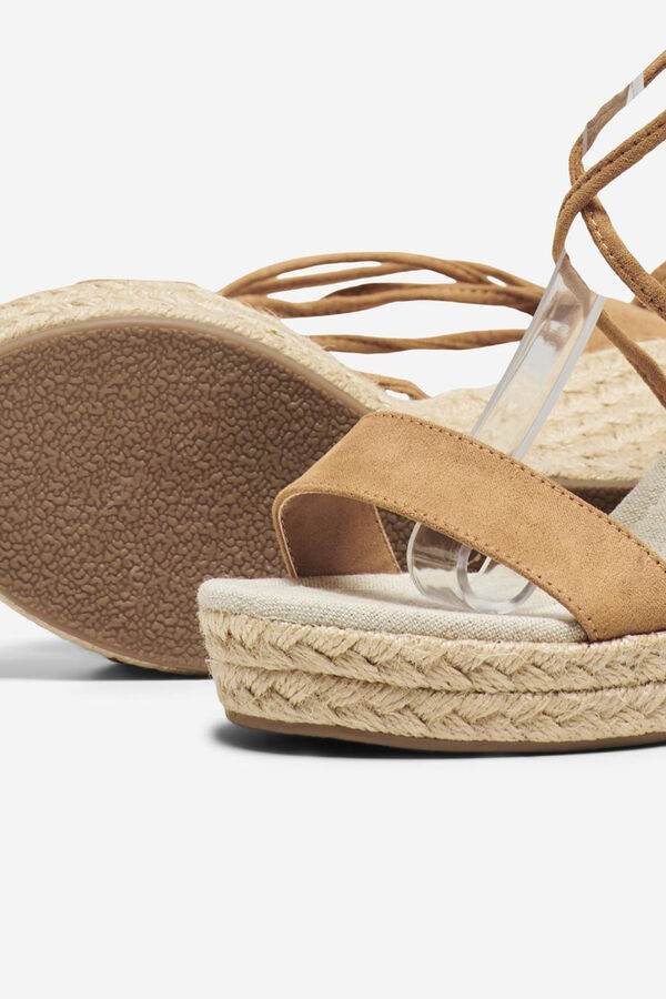 Only Sand&aacute;lia tac&atilde;o cunha alpercata cru