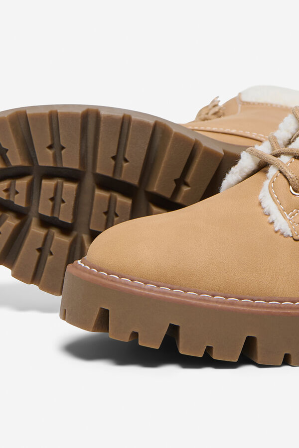 Only Bot&iacute;n detalle borrego tostado