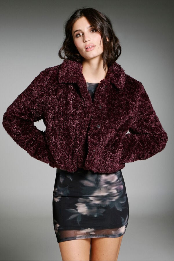 Only Sobretudo curto com efeito de pelo estampado