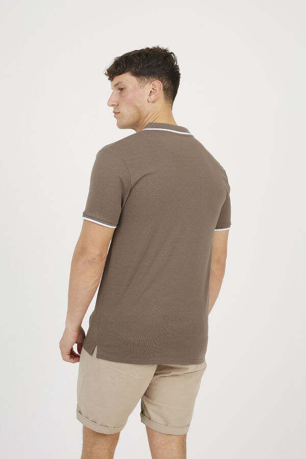 Brave Soul Polo con color en contraste marr&oacute;n