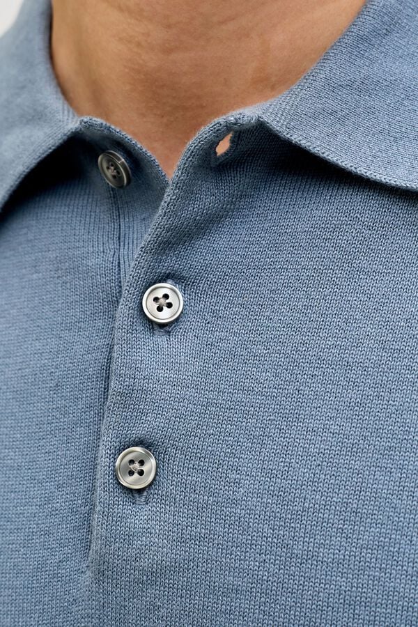 Jack & Jones Polo de malha regular fit em algod&atilde;o cinzento