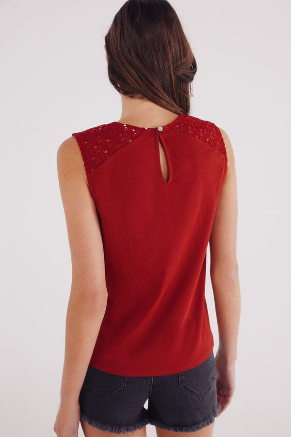 Springfield Camiseta crochet hombros rojo