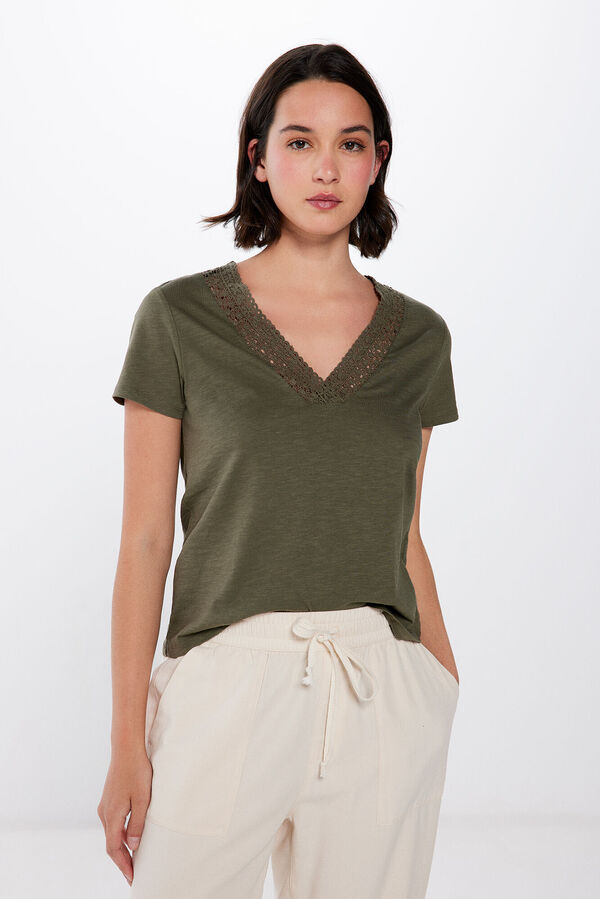 Springfield Camiseta Escote Pico Crochet kaki