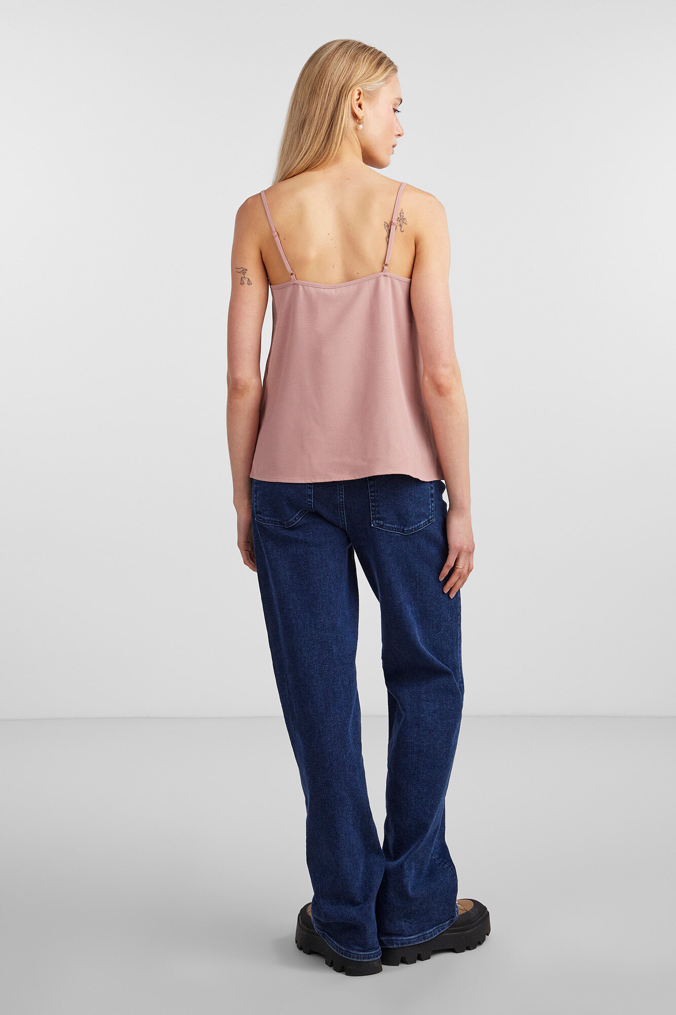 Pieces Blusa lingerie de al&ccedil;as.