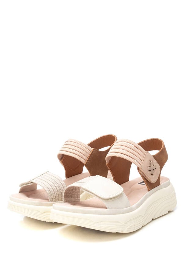 XTI Sand&aacute;lia de tiras el&aacute;sticas com velcro bege