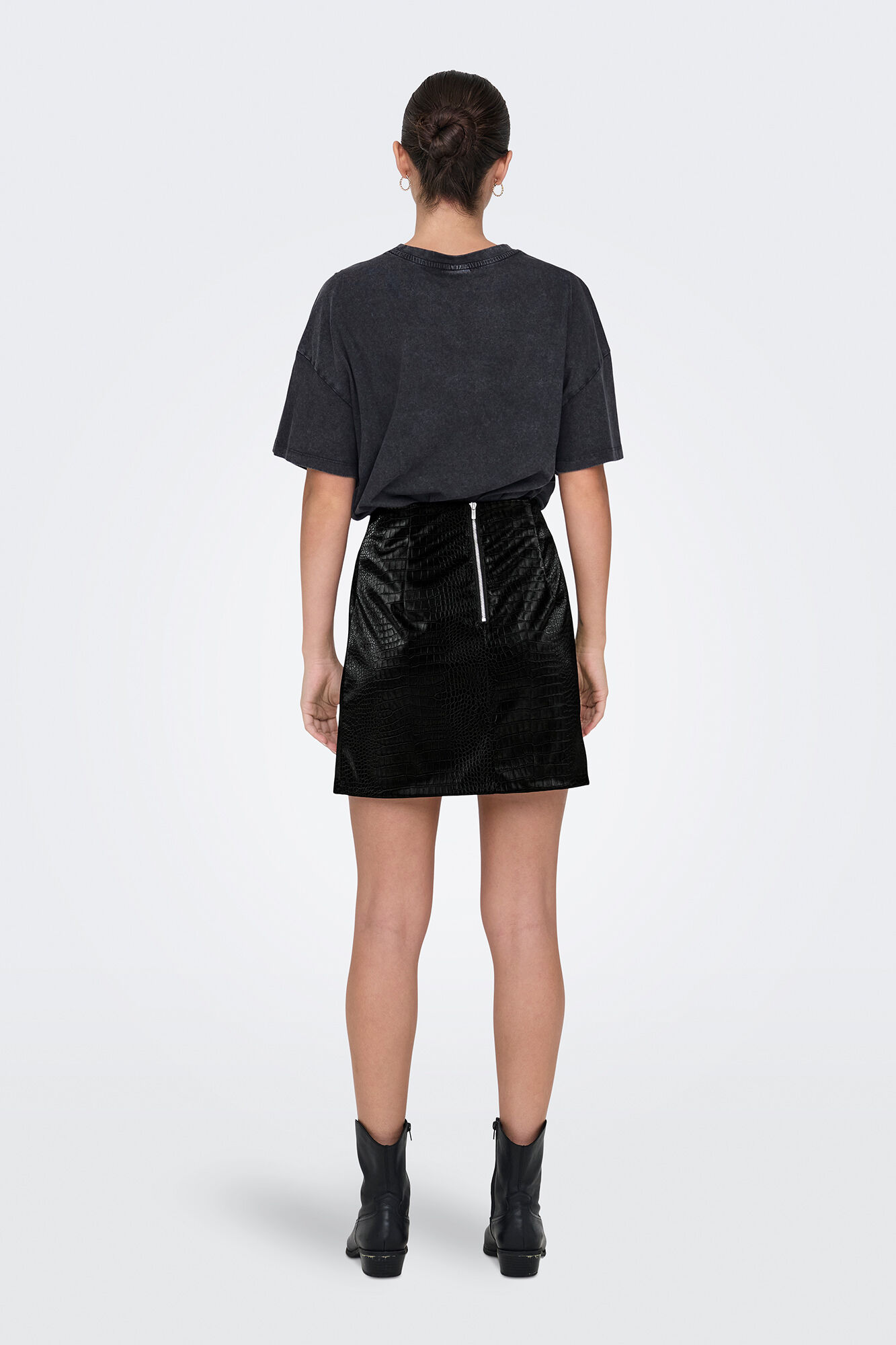 JDY Saia curta de pele sint&eacute;tico