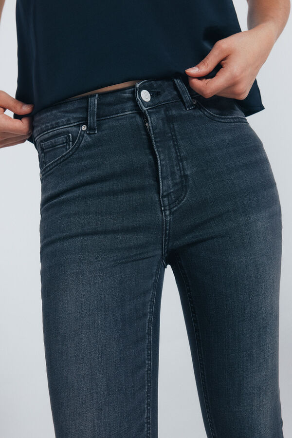 Springfield Cal&ccedil;a jeans slim cropped preto