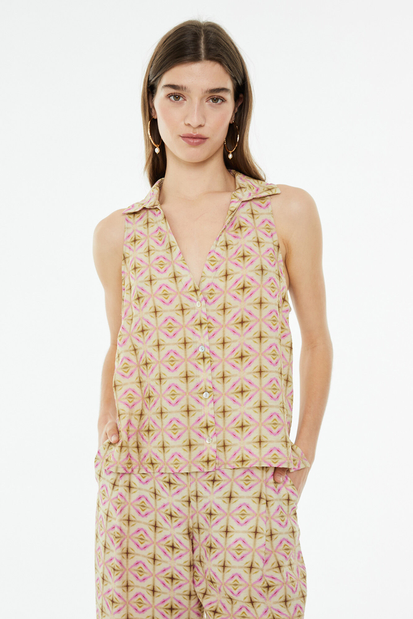 System Action Camisa sin mangas con estampado geom&eacute;trico