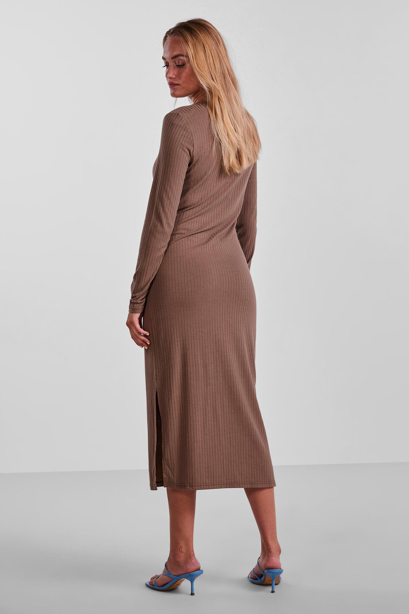 Pieces Vestido midi b&aacute;sico