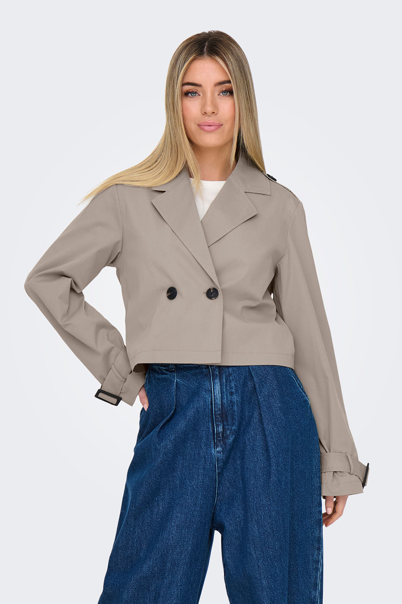 Only Trench coat curto com bot&otilde;es frontais